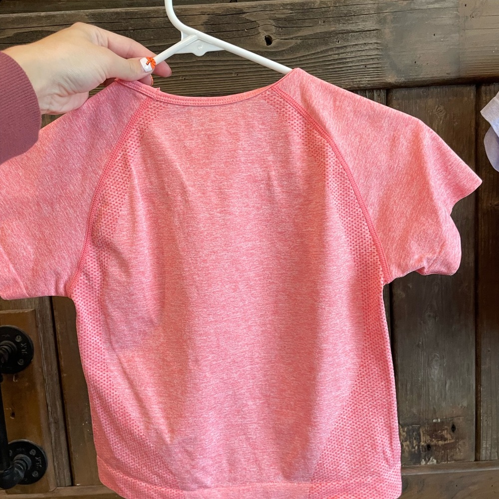 4 athletic waist-length tees - Picture 6 of 10